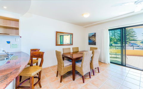 The Cove Yamba - Accommodation Main Beach 35