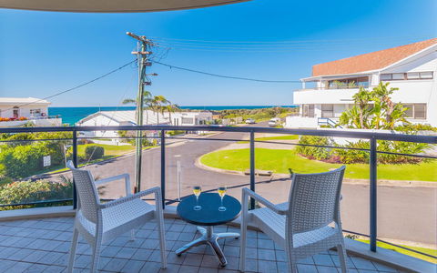 The Cove Yamba - Accommodation Main Beach 0