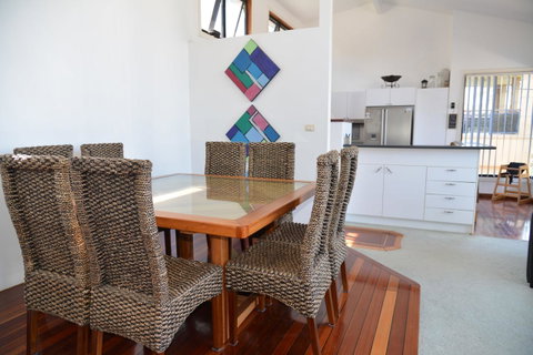 The Boat House - Accommodation Main Beach 4