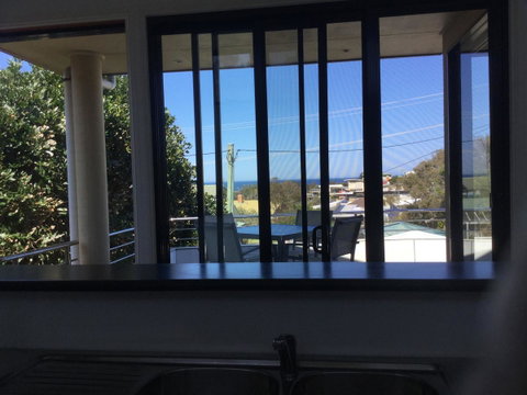 The Boat House - Accommodation Main Beach 3