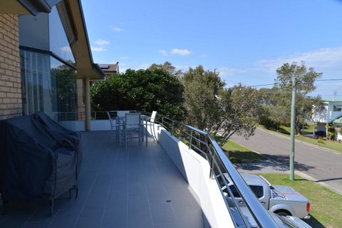 The Boat House - Accommodation Main Beach 20