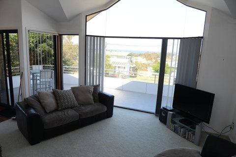 The Boat House - Accommodation Main Beach 6