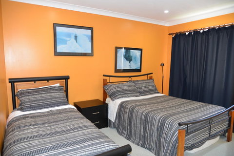 The Boat House - Accommodation Main Beach 19