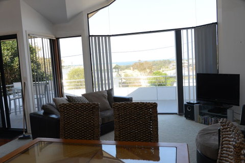 The Boat House - Accommodation Main Beach 15