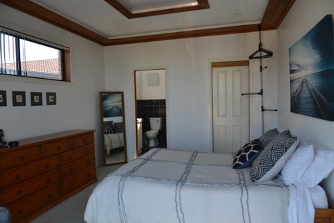 The Boat House - Accommodation Main Beach 7