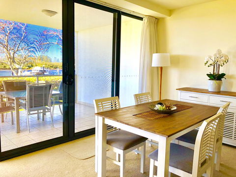 Boathouse Resort (Water Front) - Accommodation Main Beach 2