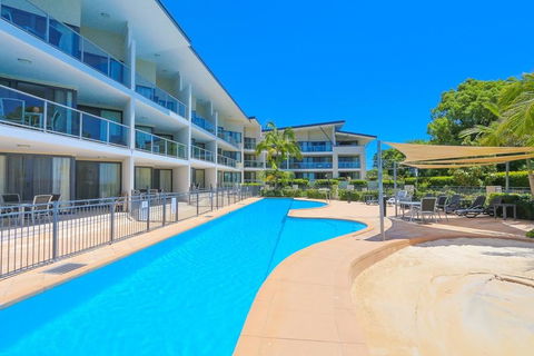 Boathouse Resort (Water Front) - Accommodation Main Beach 14