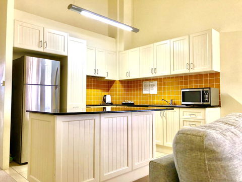 Boathouse Resort (Water Front) - Accommodation Main Beach 20