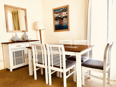 Boathouse Resort (Water Front) - Accommodation Main Beach 24