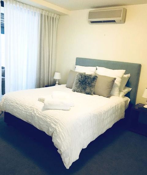 Boathouse Resort (Water Front) - Accommodation Main Beach 3