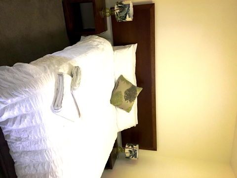 Boathouse Resort (Water Front) - Accommodation Main Beach 4