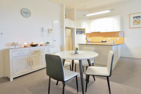 Boathouse Resort (Water Front) - Accommodation Main Beach 21
