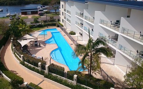 Boathouse Resort (Water Front) - Accommodation Main Beach 0
