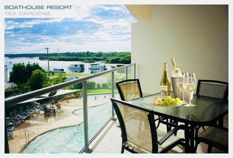 Boathouse Resort (Water Front) - Accommodation Main Beach 10