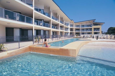 Boathouse Resort (Water Front) - Accommodation Main Beach 23