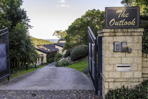 The Outlook Cabana - Accommodation Main Beach 22