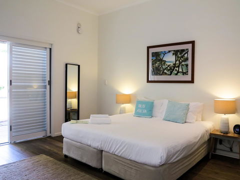 Cove Studios - Accommodation Main Beach 11
