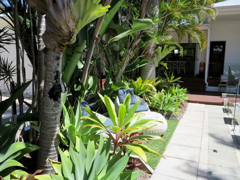 Cove Studios - Accommodation Main Beach 1