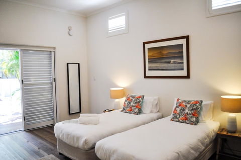 Cove Studios - Accommodation Main Beach 3