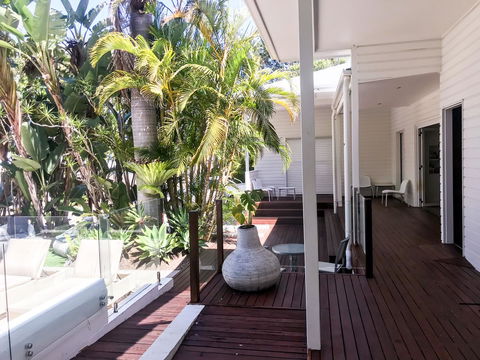 Cove Studios - Accommodation Main Beach 31