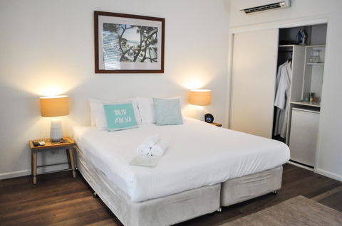 Cove Studios - Accommodation Main Beach 7