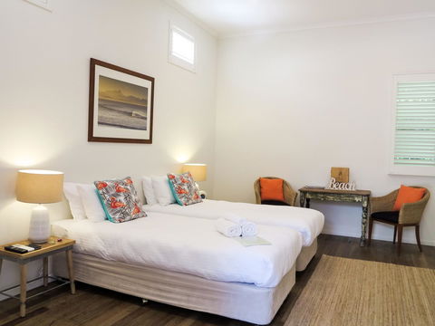 Cove Studios - Accommodation Main Beach 5