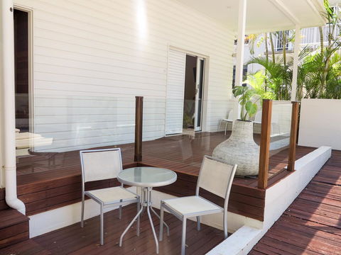 Cove Studios - Accommodation Main Beach 20