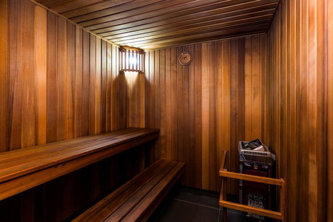 Nobbs Â· Executive 2 Storey Sydney Apartment With Pool - Accommodation Main Beach 14