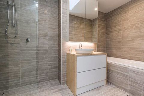 Nobbs Â· Executive 2 Storey Sydney Apartment With Pool - Accommodation Main Beach 10