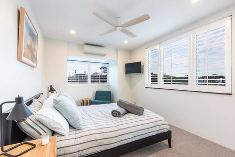Nobbs Â· Executive 2 Storey Sydney Apartment With Pool - Accommodation Main Beach 6