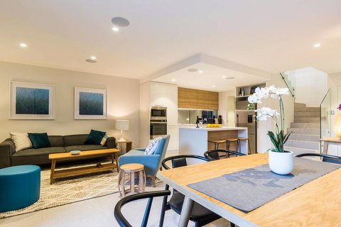 Nobbs Â· Executive 2 Storey Sydney Apartment With Pool - Accommodation Main Beach 1