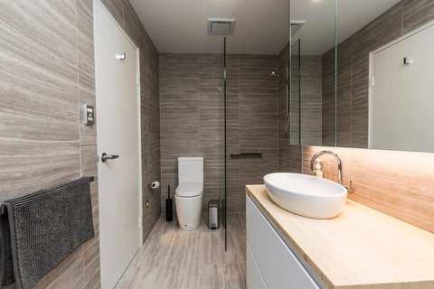 Nobbs Â· Executive 2 Storey Sydney Apartment With Pool - Accommodation Main Beach 9