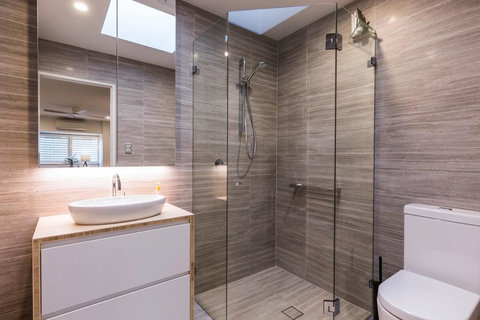 Nobbs Â· Executive 2 Storey Sydney Apartment With Pool - Accommodation Main Beach 7