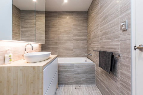 Nobbs Â· Executive 2 Storey Sydney Apartment With Pool - Accommodation Main Beach 8