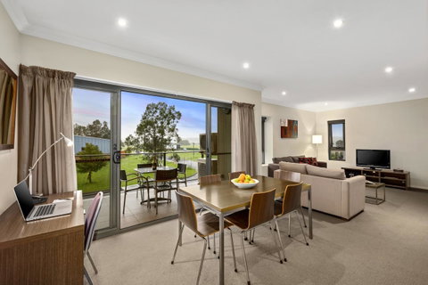 Quest Singleton - Accommodation Main Beach 3