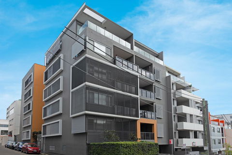 Large Light Luxe 3BDR 2BA Free Parking - Walk To Sydney Uni And RPA - Accommodation Main Beach 11