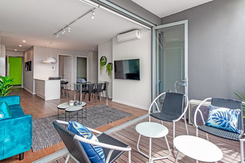 Large Light Luxe 3BDR 2BA Free Parking - Walk To Sydney Uni And RPA - Accommodation Main Beach 1