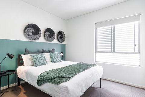 Large Light Luxe 3BDR 2BA Free Parking - Walk To Sydney Uni And RPA - Accommodation Main Beach 6