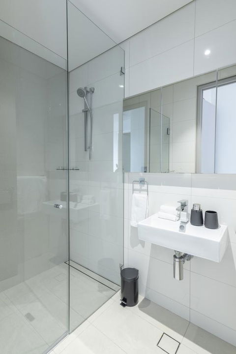 Large Light Luxe 3BDR 2BA Free Parking - Walk To Sydney Uni And RPA - Accommodation Main Beach 8