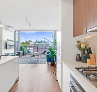 Large Light Luxe 3BDR 2BA Free Parking - walk to Sydney Uni and RPA - Accommodation Main Beach