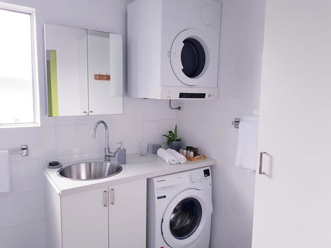 BookerBay Retreat! - Accommodation Main Beach 9