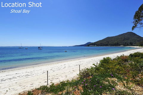 Ronald Avenue 1/65 - Shoal Bay - Accommodation Main Beach 10