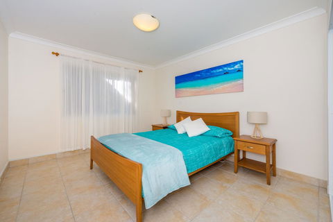 Ronald Avenue 1/65 - Shoal Bay - Accommodation Main Beach 7