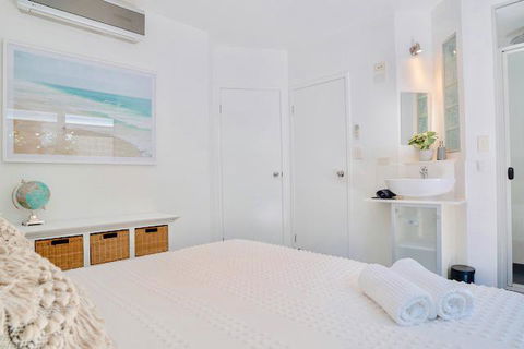 Hastings By The Sea - Accommodation Main Beach 3