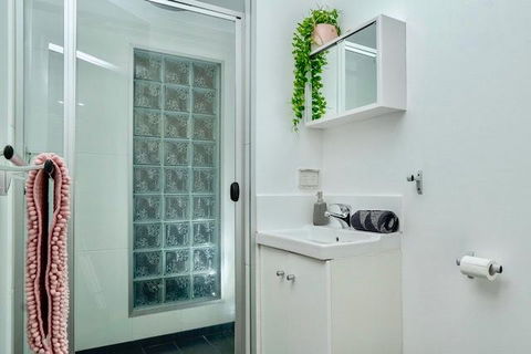 Hastings By The Sea - Accommodation Main Beach 17