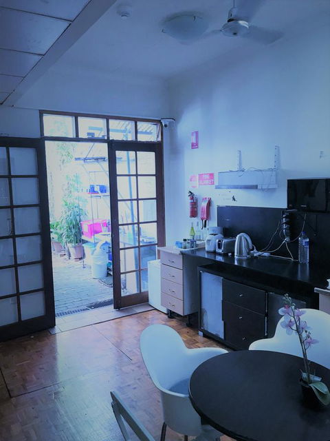 Newtown Cozy Stays - Accommodation Main Beach 14