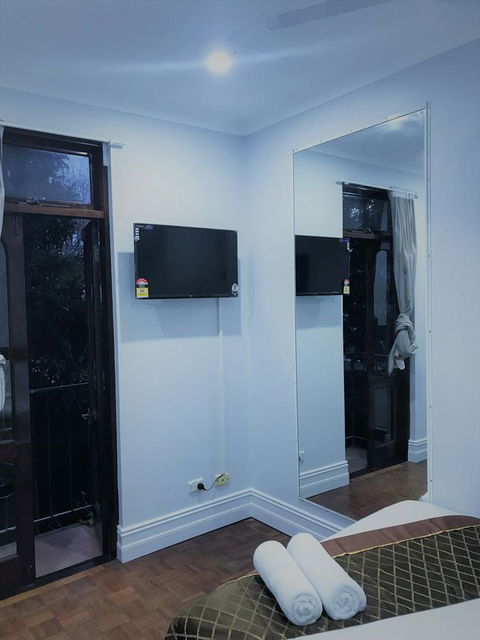 Newtown Cozy Stays - Accommodation Main Beach 40
