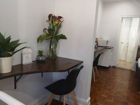 Newtown Cozy Stays - Accommodation Main Beach 38