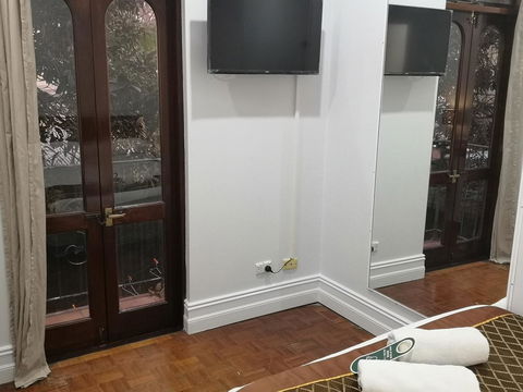 Newtown Cozy Stays - Accommodation Main Beach 33