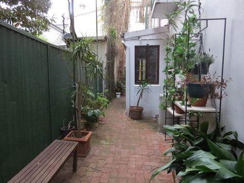 Newtown Cozy Stays - Accommodation Main Beach 5